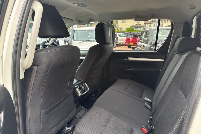 2022 Toyota Hilux SR5