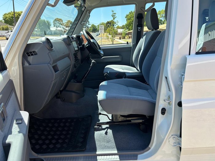 2025 Toyota Landcruiser GXL