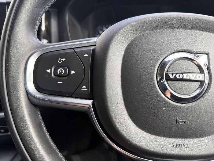 2021 Volvo XC60 T5 Momentum