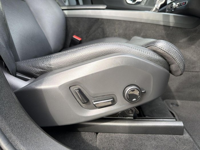 2021 Volvo XC60 T5 Momentum