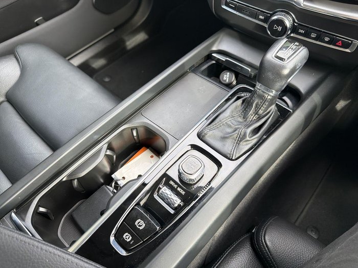 2021 Volvo XC60 T5 Momentum