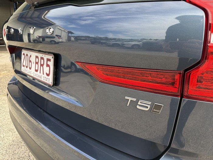 2021 Volvo XC60 T5 Momentum