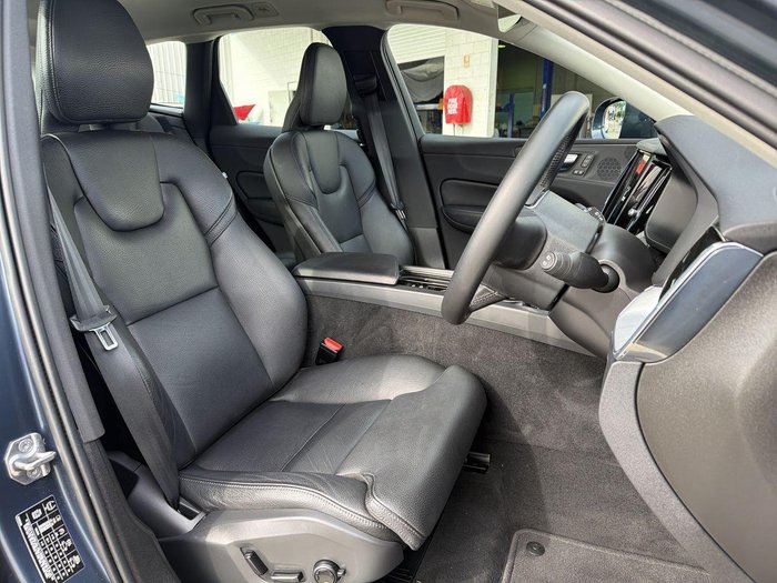 2021 Volvo XC60 T5 Momentum