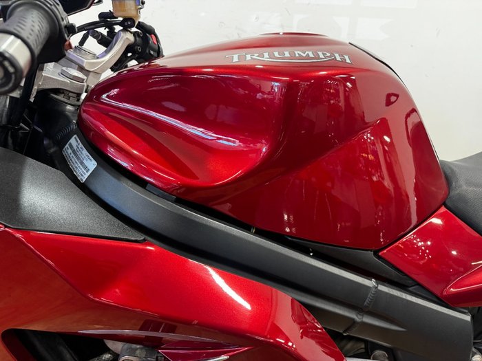 Triumph 2006 TRIUMPH 1050CC SPRINT ST RED