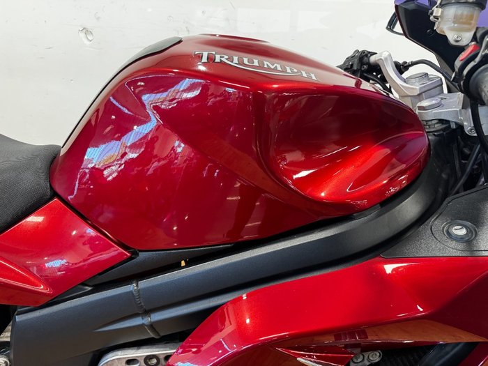 Triumph 2006 TRIUMPH 1050CC SPRINT ST RED