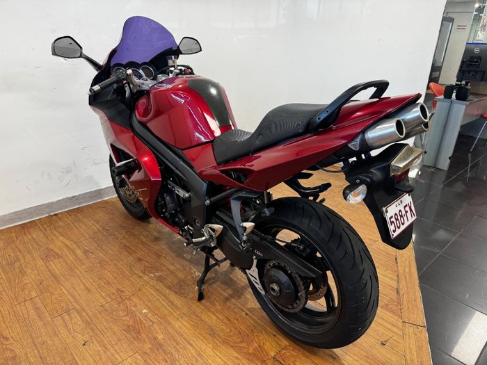 Triumph 2006 TRIUMPH 1050CC SPRINT ST RED