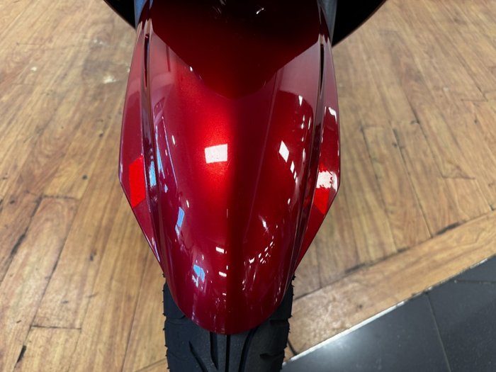 Triumph 2006 TRIUMPH 1050CC SPRINT ST RED