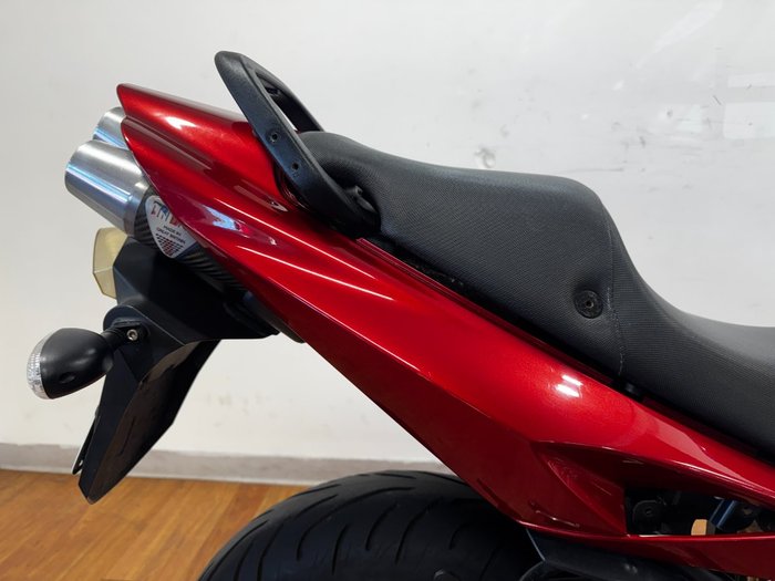 Triumph 2006 TRIUMPH 1050CC SPRINT ST RED