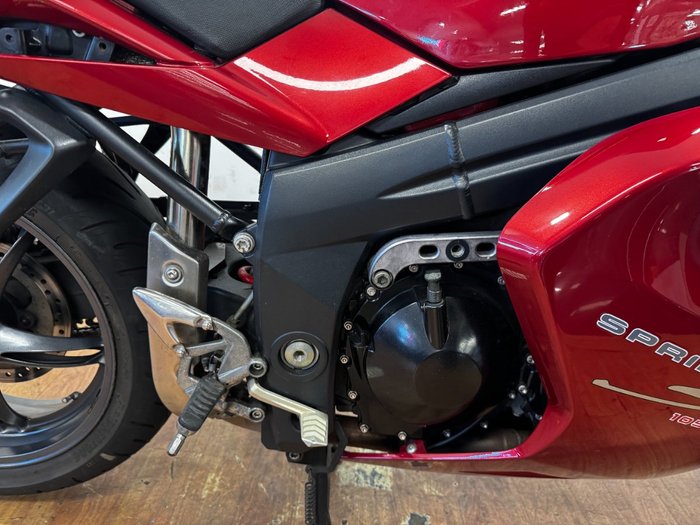 Triumph 2006 TRIUMPH 1050CC SPRINT ST RED