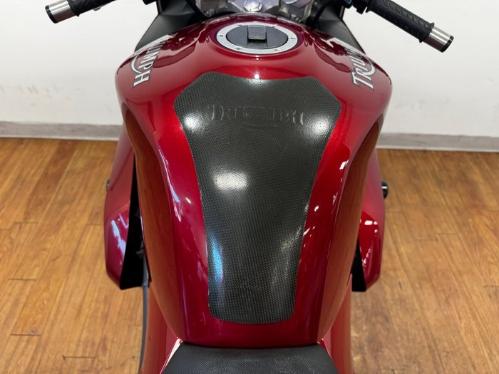 Triumph 2006 TRIUMPH 1050CC SPRINT ST RED