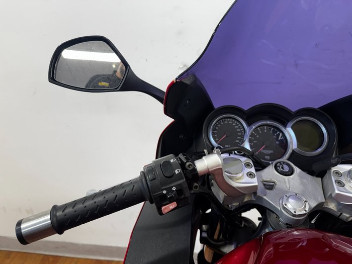 Triumph 2006 TRIUMPH 1050CC SPRINT ST RED