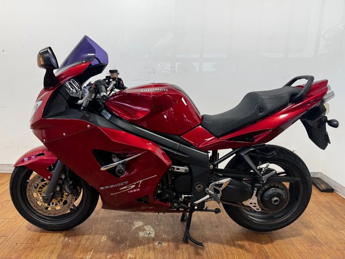 Triumph 2006 TRIUMPH 1050CC SPRINT ST RED