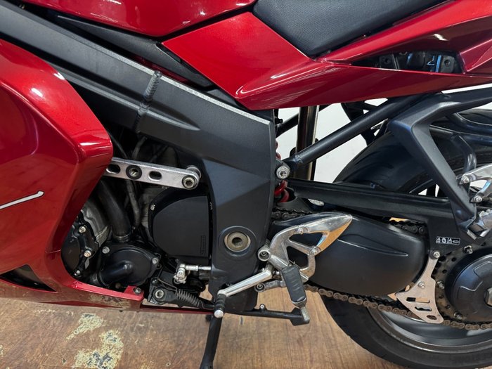 Triumph 2006 TRIUMPH 1050CC SPRINT ST RED