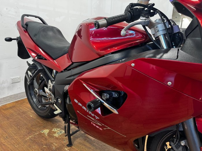Triumph 2006 TRIUMPH 1050CC SPRINT ST RED
