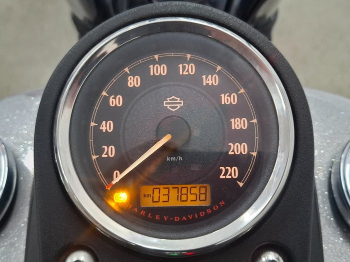 2014 HARLEY-DAVIDSON FXDB STREET BOB Grey