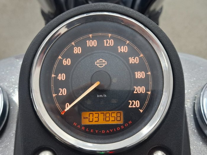 2014 HARLEY-DAVIDSON FXDB STREET BOB Grey