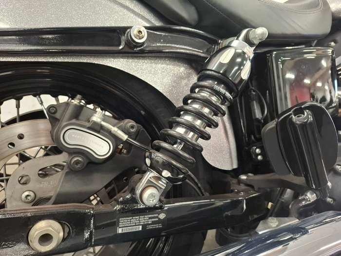 2014 HARLEY-DAVIDSON FXDB STREET BOB Grey