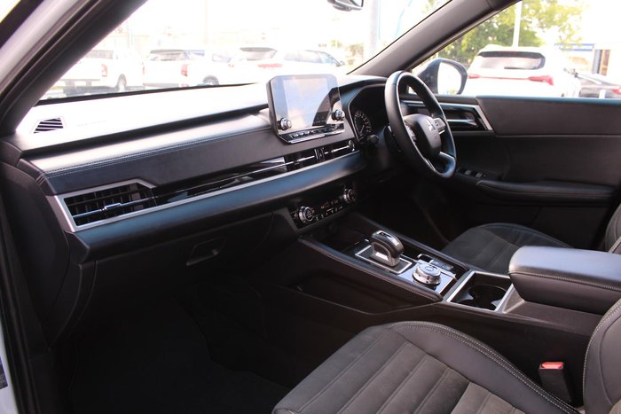 2023 Mitsubishi Outlander LS