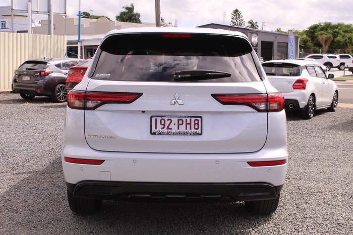 2023 Mitsubishi Outlander LS