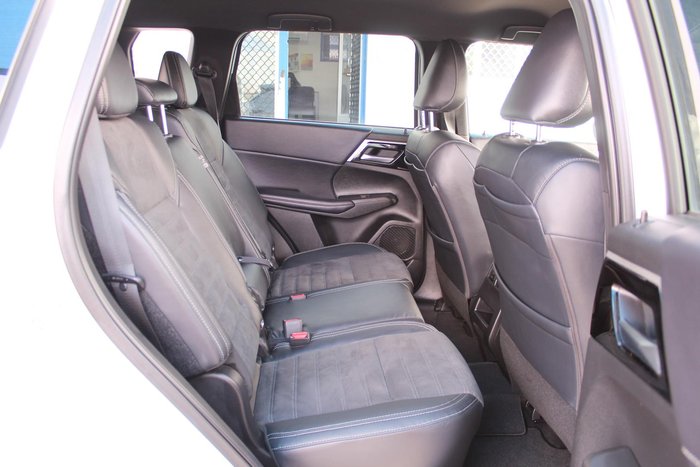 2023 Mitsubishi Outlander LS