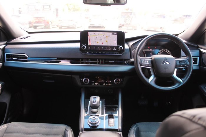 2023 Mitsubishi Outlander LS