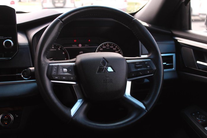 2023 Mitsubishi Outlander LS