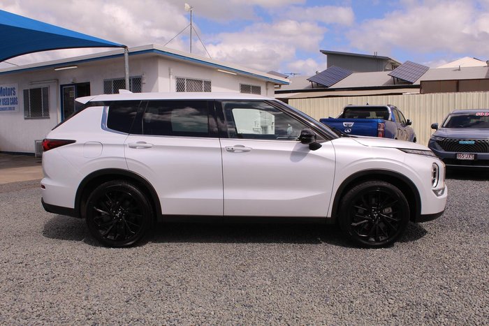 2023 Mitsubishi Outlander LS