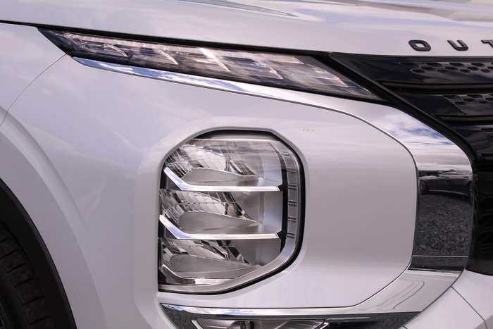 2023 Mitsubishi Outlander LS