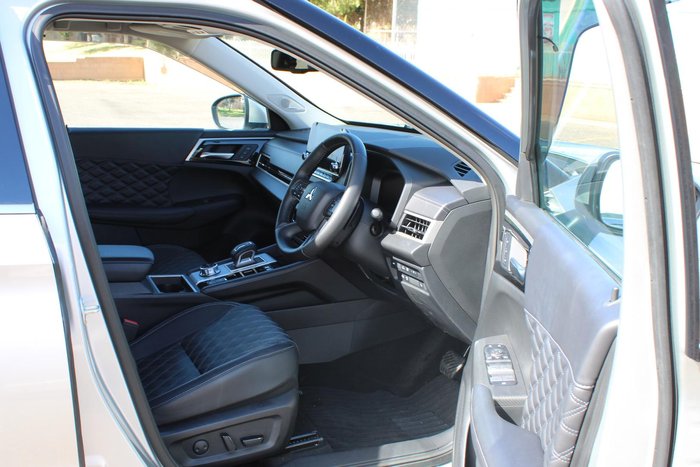 2024 Mitsubishi Outlander PHEV Exceed