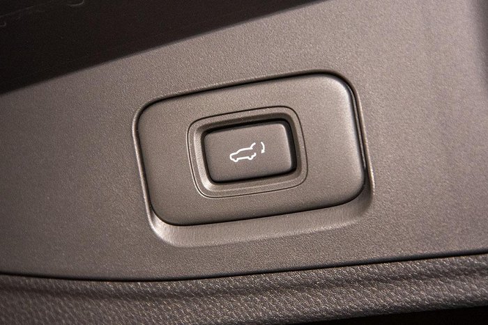 2025 Isuzu MU-X X-TERRAIN