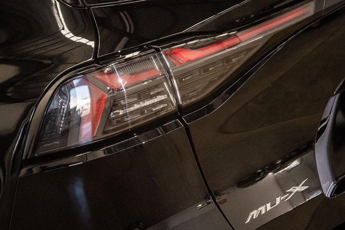 2025 Isuzu MU-X X-TERRAIN