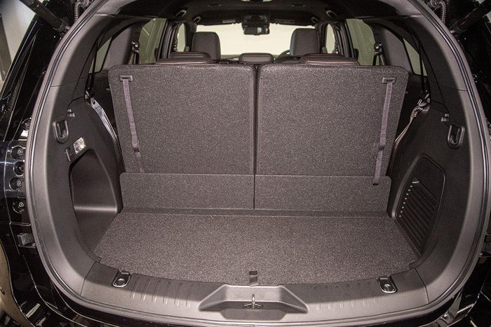 2025 Isuzu MU-X X-TERRAIN