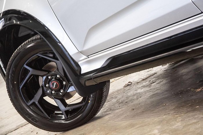 2025 Isuzu MU-X X-TERRAIN