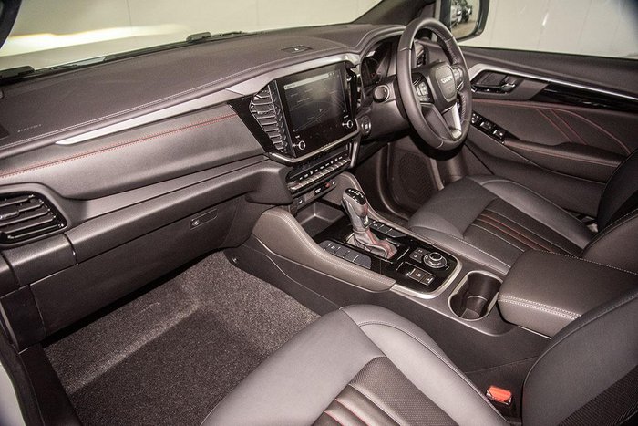 2025 Isuzu MU-X X-TERRAIN