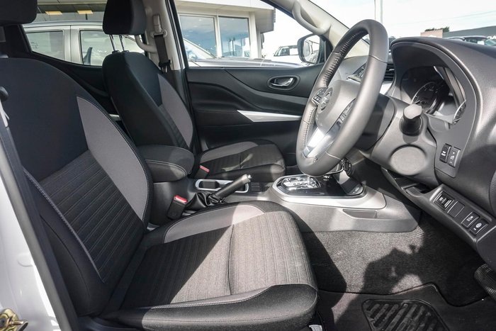 2025 Nissan Navara ST-X