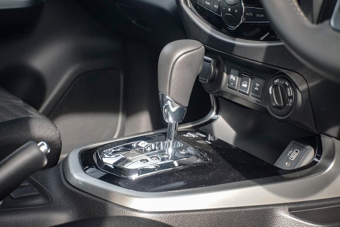 2025 Nissan Navara ST-X