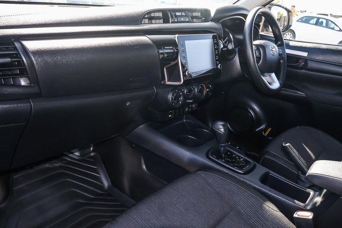 2023 Toyota Hilux SR