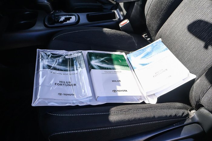 2023 Toyota Hilux SR