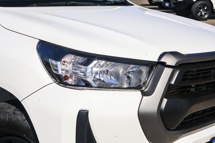 2023 Toyota Hilux SR