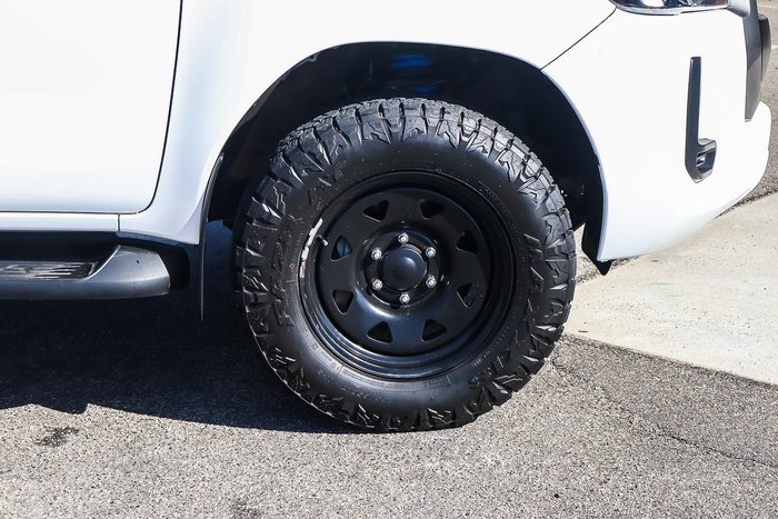 2023 Toyota Hilux SR