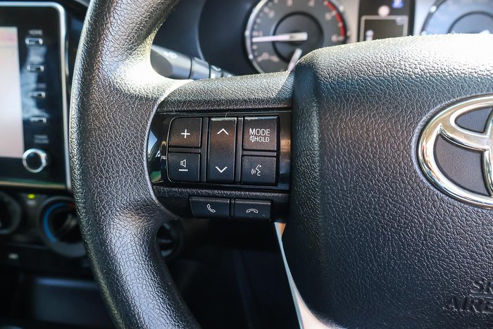 2022 Toyota Hilux SR