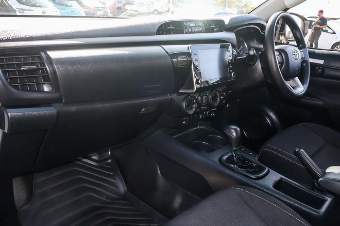 2022 Toyota Hilux SR