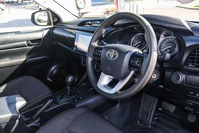 2022 Toyota Hilux SR