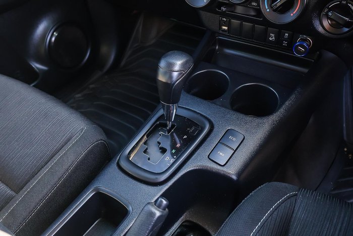 2022 Toyota Hilux SR