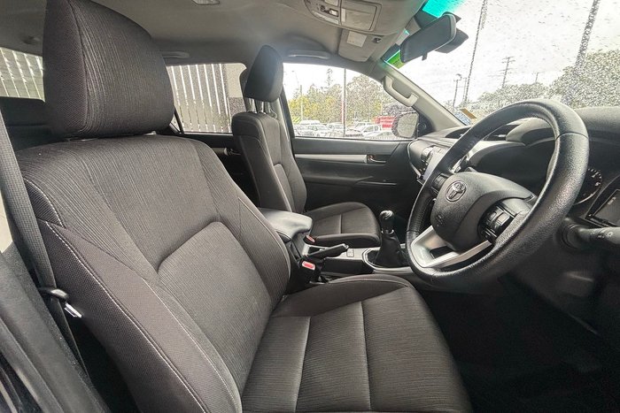 2023 Toyota Hilux SR5