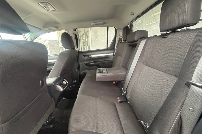 2023 Toyota Hilux SR5