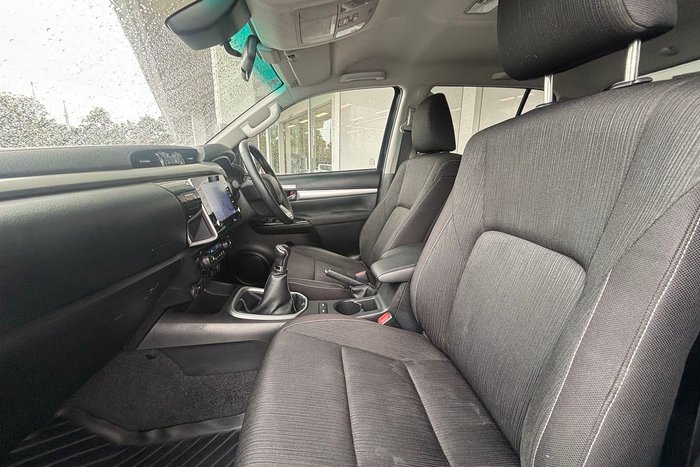 2023 Toyota Hilux SR5