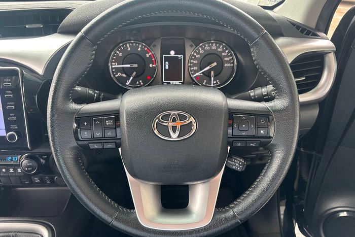 2023 Toyota Hilux SR5