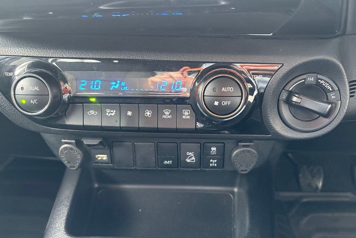 2023 Toyota Hilux SR5