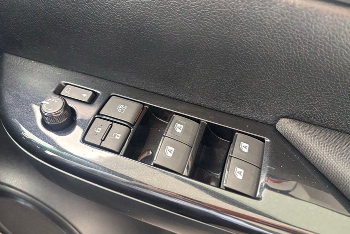 2023 Toyota Hilux SR5